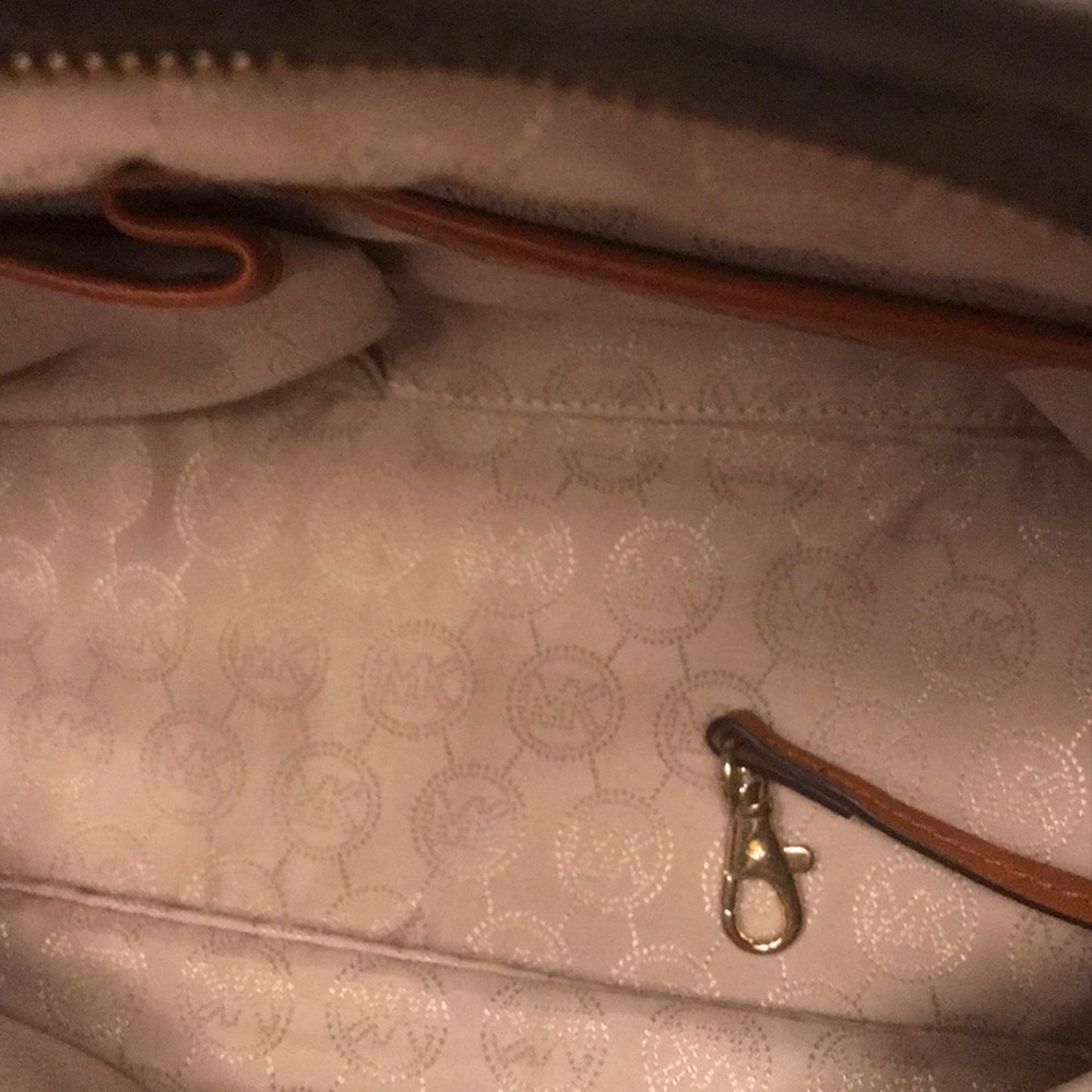 Handbag - Picture 3 of 4